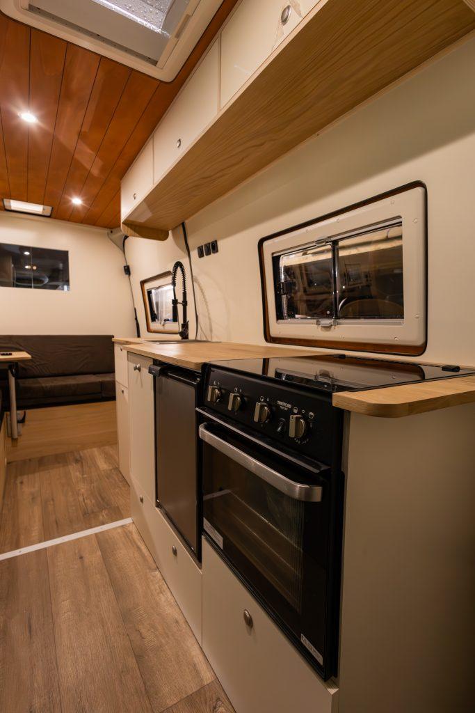 Mercedes sprinter aménagé cuisine